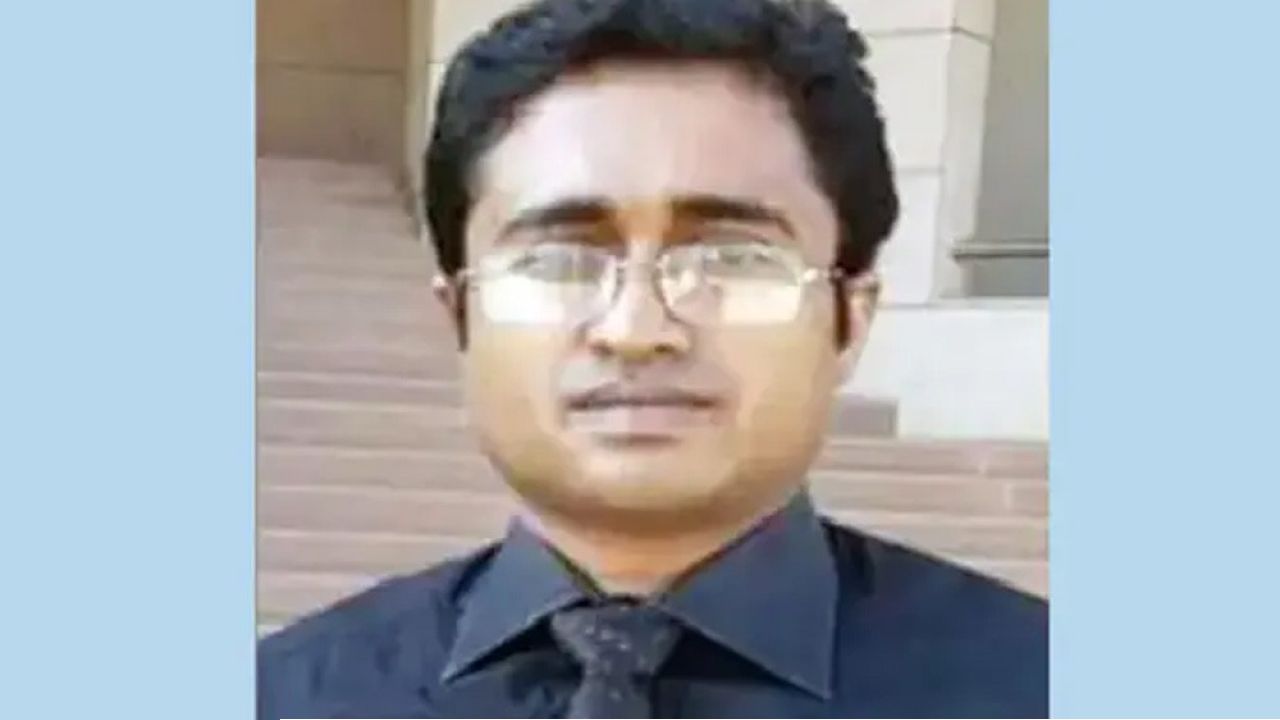 অবশেষে চাকরি থেকে বরখাস্ত হলেন এডিসি হারুন