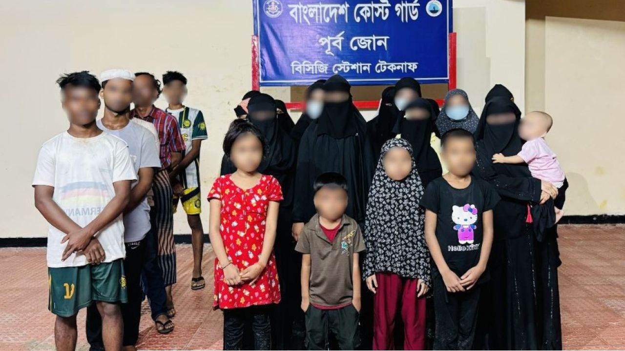 মালয়েশিয়ায় পাচারের প্রস্তুতিকালে টেকনাফে নারী-শিশুসহ ২৬ রোহিঙ্গা উদ্ধার