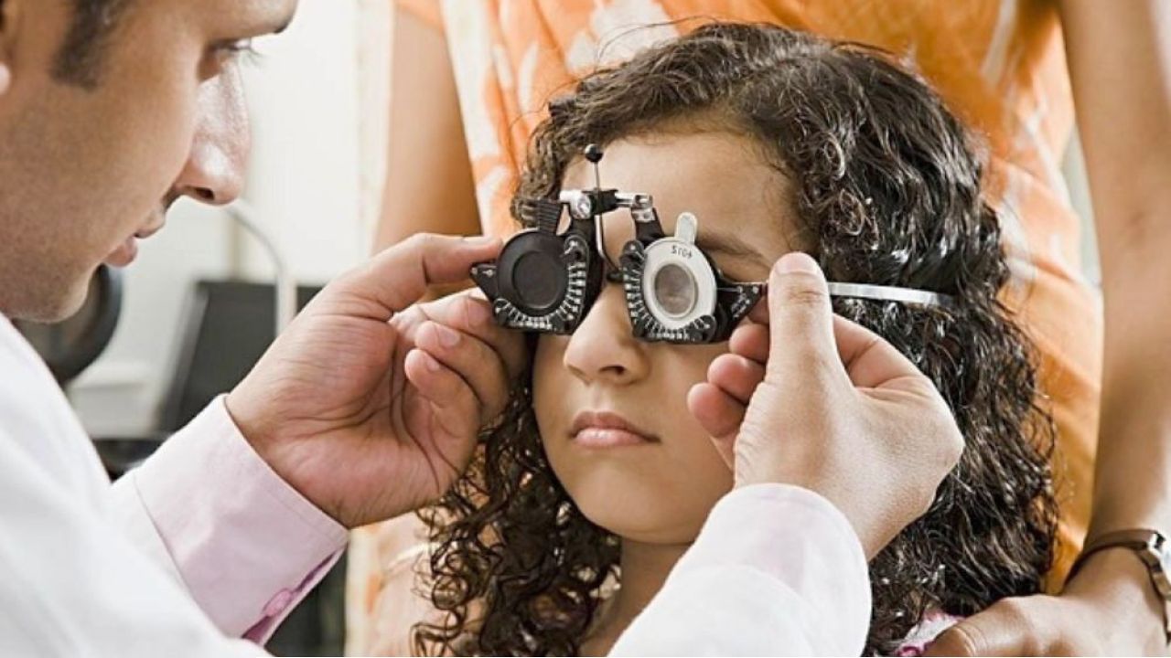 যে সকল কারণে সন্তানের চোখ খারাপ হচ্ছে