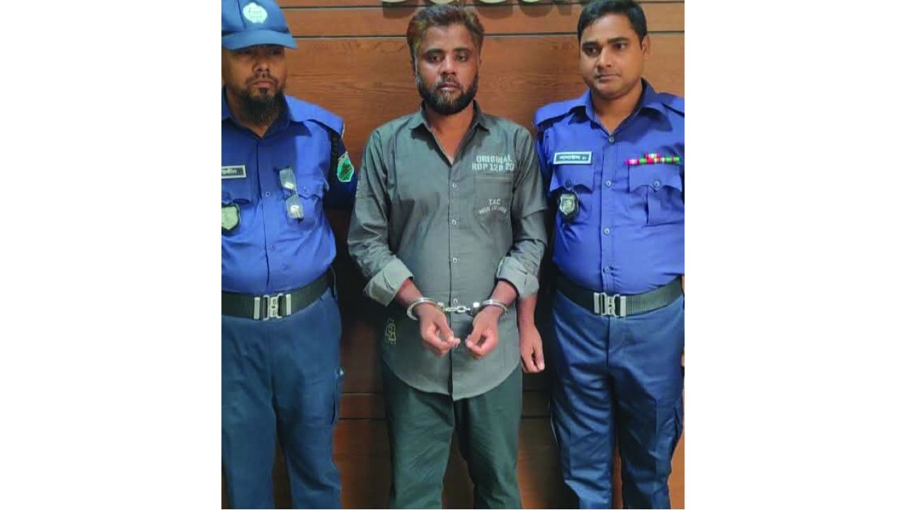 শিবগঞ্জে পুলিশের হাত থেকে ছিনিয়ে নেয়া সেই আওয়ামীলীগ নেতা ঢাকায় গ্রেপ্তার