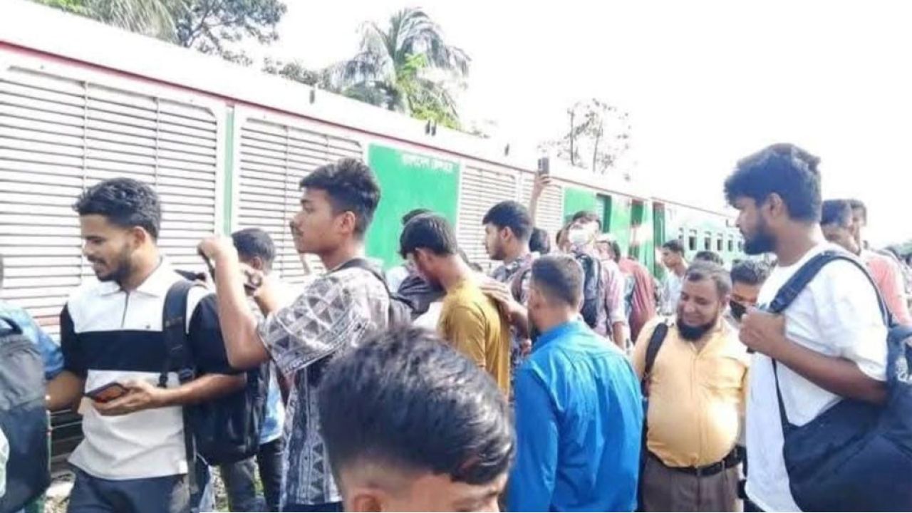 গাজীপুরে লাইনচ্যুত 'মোহনগঞ্জ এক্সপ্রেস': ঢাকা-ময়মনসিংহ রেল যোগাযোগ বন্ধ