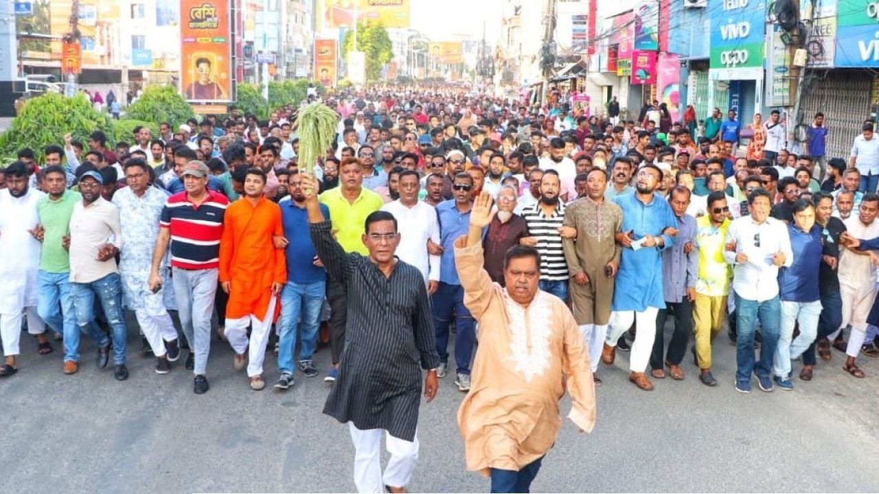 খুলনায় তারেক রহমানের ‘রাষ্ট্র মেরামতের ৩১ দফা’ বাস্তবায়নে বিএনপির লিফলেট বিতরণ