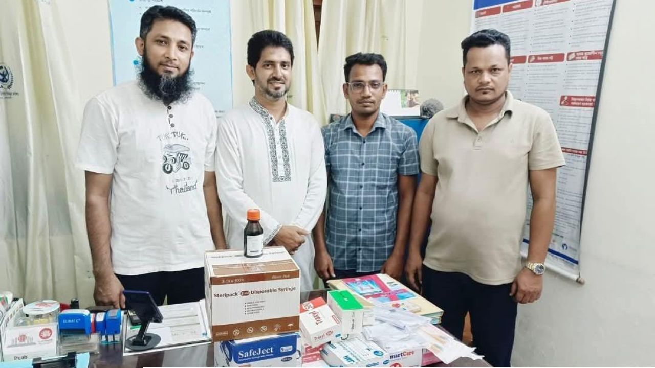 চরমটুয়া মডেল স্বাস্থ্যকেন্দ্রে সেবা ব্যাহত, এগিয়ে এলেন তরুণ সমাজসেবক সুজন মঞ্জু