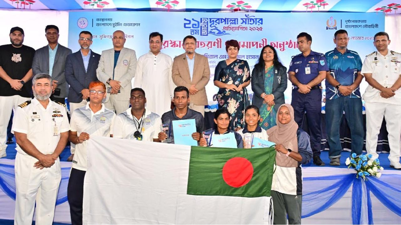 ধলেশ্বরী নদীতে ২১তম জাতীয় দূরপাল্লা সাঁতার প্রতিযোগিতা অনুষ্ঠিত