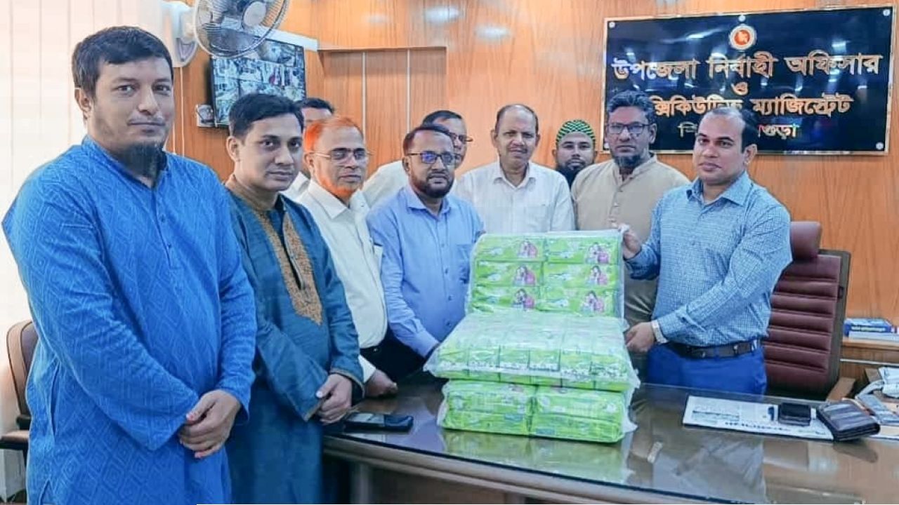 ছাত্রীদের  স্বাস্থ্য সচেতনতা বাড়াতে প্রগতি সংস্থার স্যানিটারি ন্যাপকিন বিতরণ 