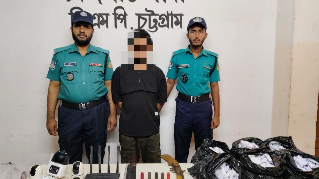 চান্দগাঁও থানার অভিযানে সন্ত্রাসী শহিদুল বুইশ্যার সহযোগী ইয়াছিন গ্রেফতার