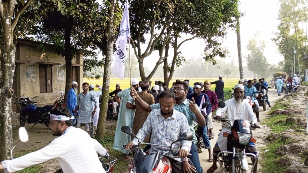 শিবগঞ্জে জামায়াতের বিশাল মোটরসাইকেল শোডাউন: দাঁড়িপাল্লা প্রতীকের পক্ষে গণজোয়ার