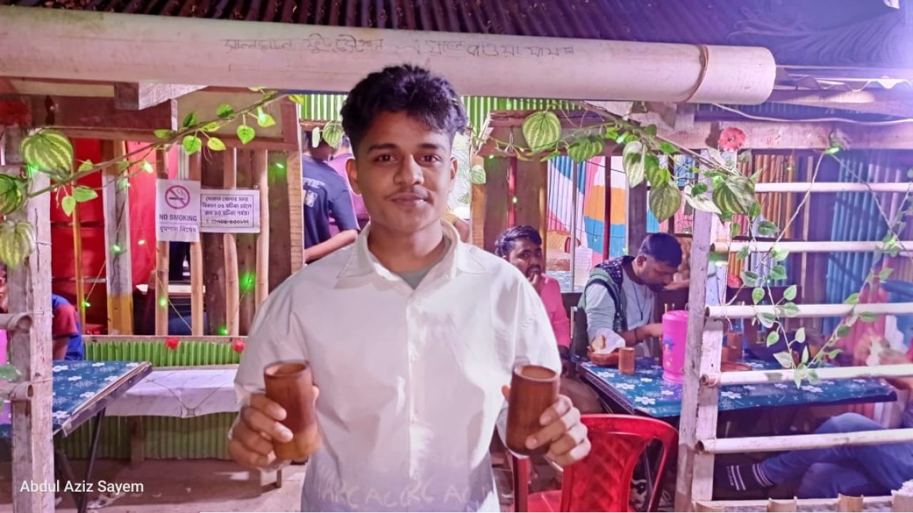 নোয়াখালীর সালমান: বাঁশের কাপে চা বিক্রি করে মিলছে সাফল্য, মাসিক আয় লক্ষাধিক