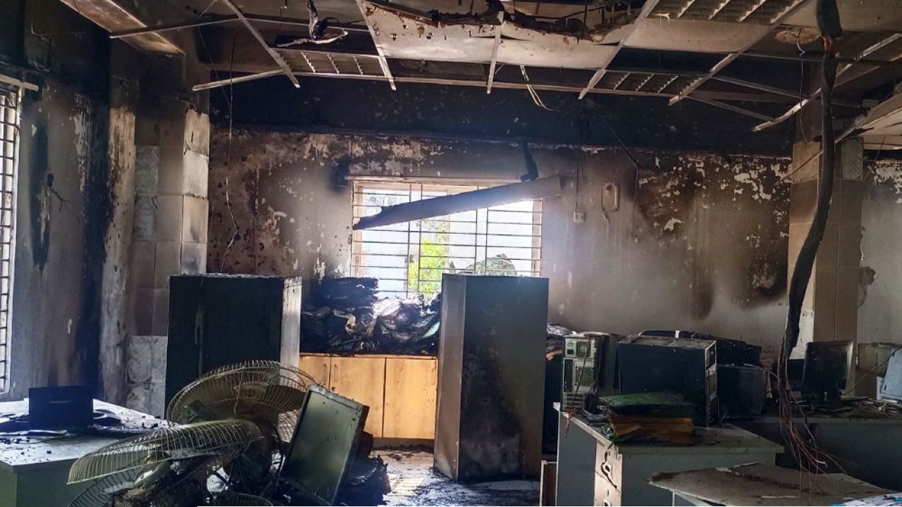 সিংগাইরে ইসলামী ব্যাংকের শাখায় আগুন, এক ঘণ্টার চেষ্টায় নিয়ন্ত্রণে