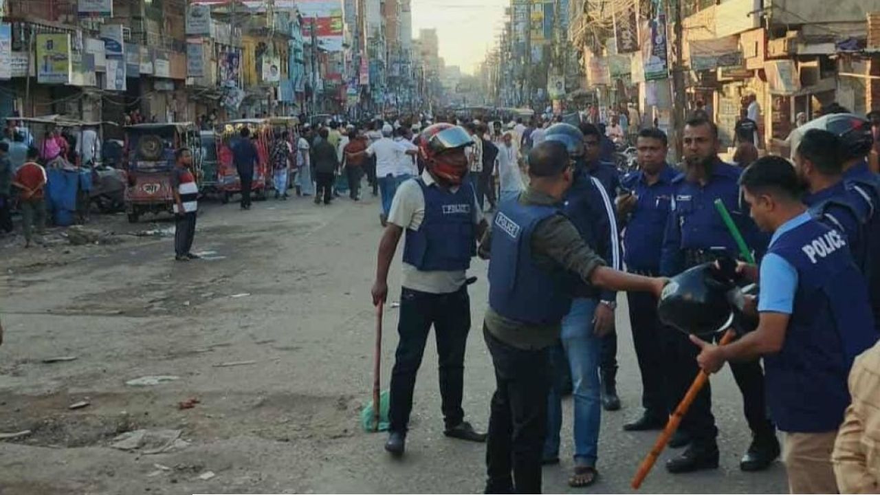 কুমিল্লায় বিএনপির দুই পক্ষের ধাওয়া-পাল্টাধাওয়া, ককটেল বিস্ফোরণ