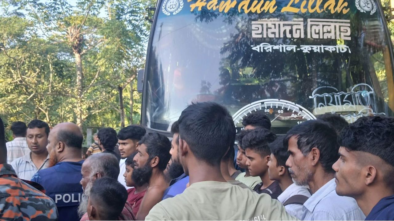 বেতাগীতে সড়কে প্রাণ গেল ২ জনের, আহত ২