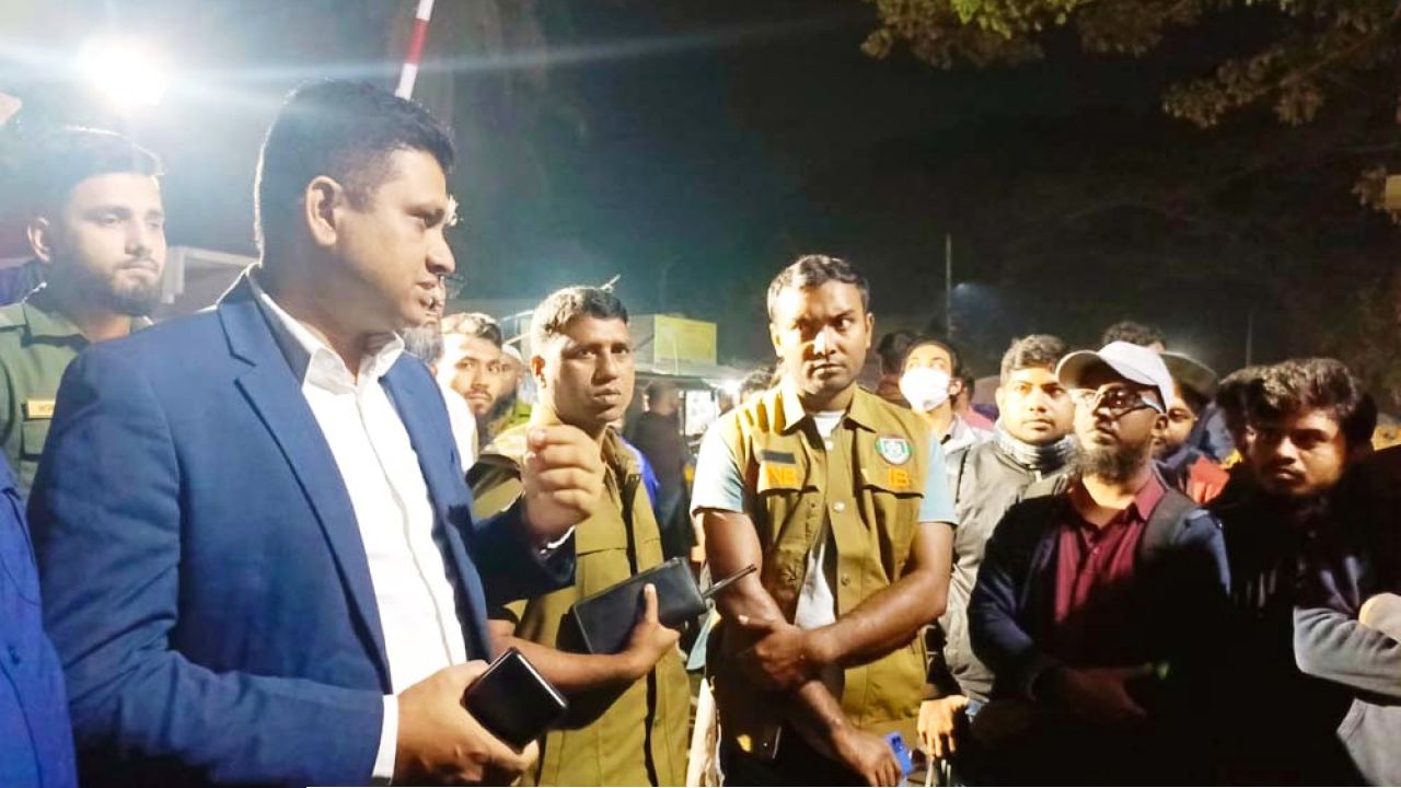 ৯ ঘণ্টা ধরে চলা রেলপথ অবরোধ প্রত্যাহার