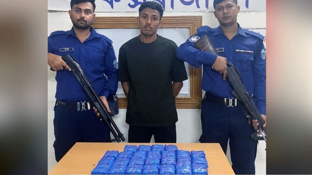 মুরগির খামার হতে ইয়াবা উদ্ধার, যুবক আটক