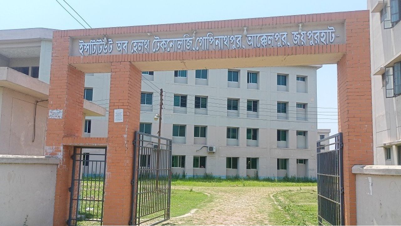 বকেয়া বিলের জেরে অন্ধকারে আক্কেলপুর আইএইচটি : হোস্টেল ছাড়ছে শিক্ষার্থীরা