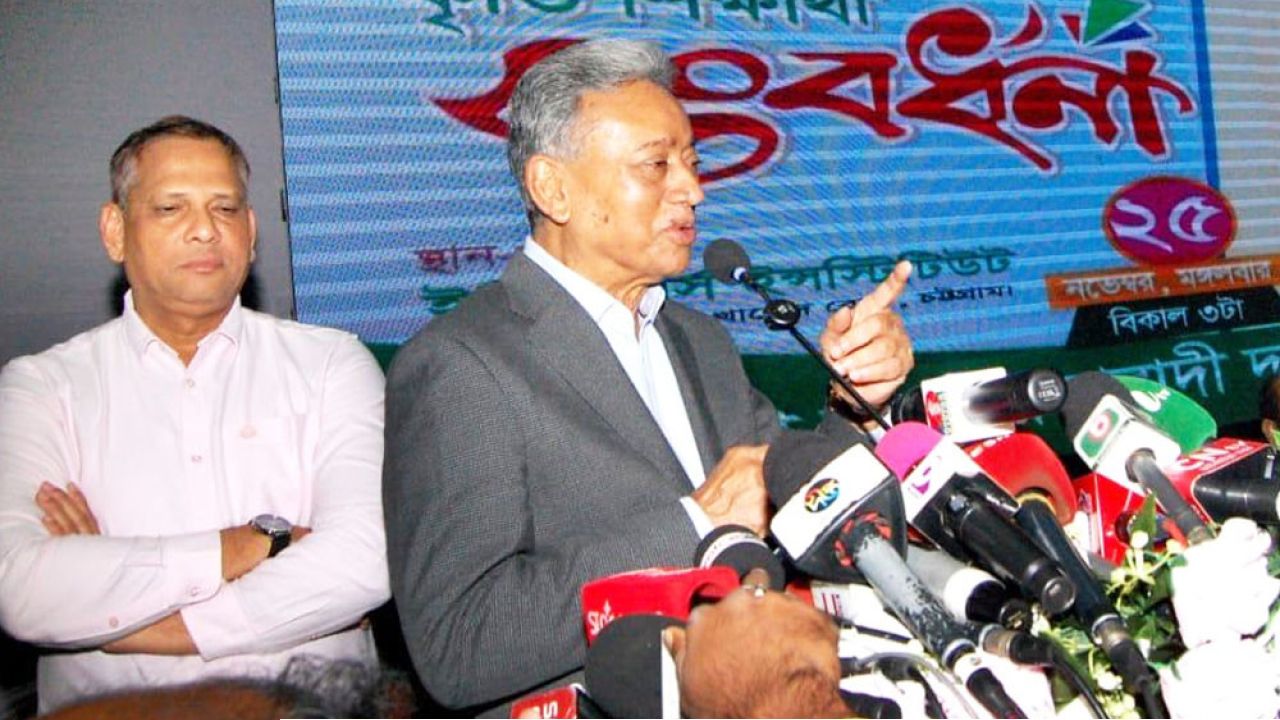 মেগাপ্রকল্প নয়, মানুষের কল্যাণে বিনিয়োগে গুরুত্ব দেবে বিএনপি : আমীর খসরু