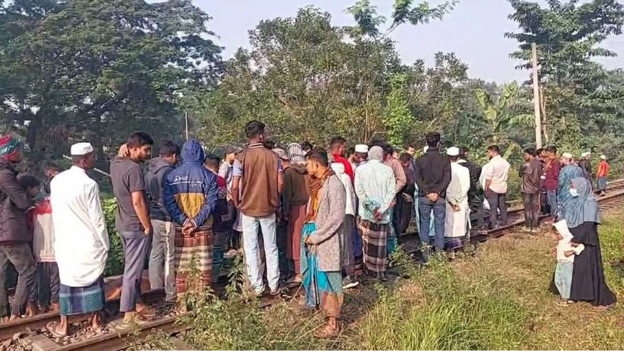 তরুণকে হত্যা করে রেললাইনে ফেলে গেছে দুর্বৃত্তরা