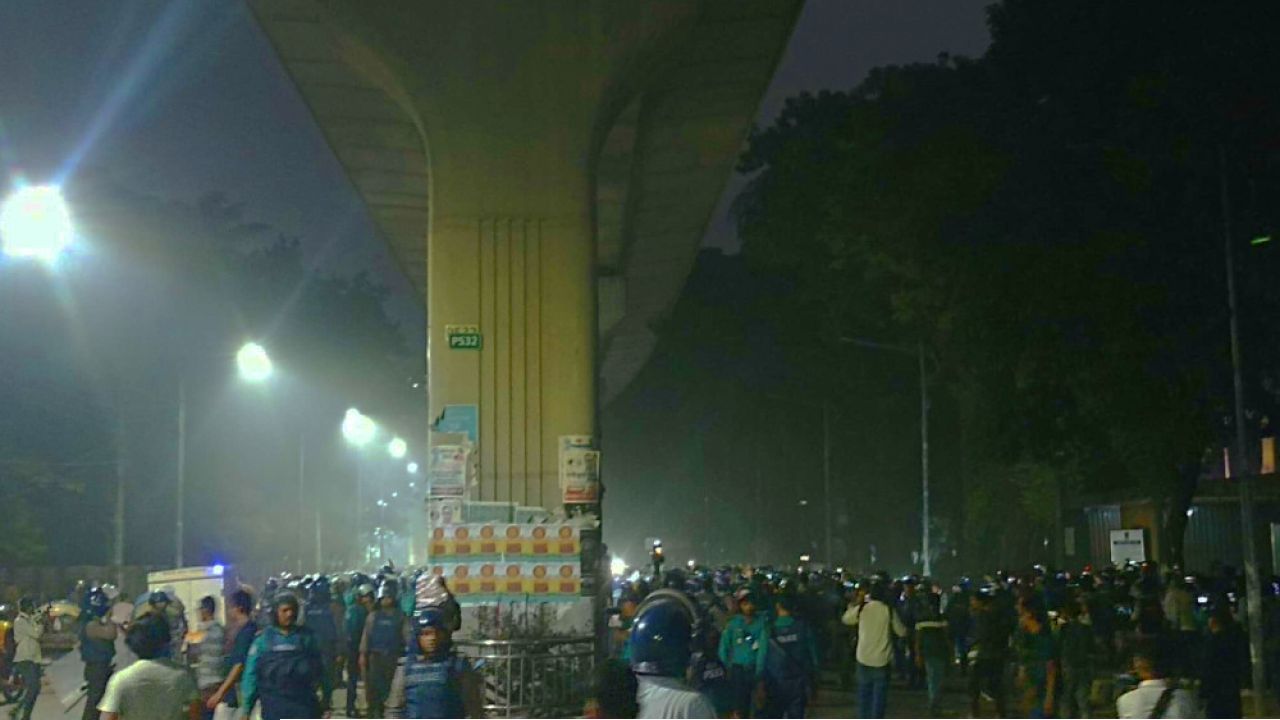 শাহবাগে বিসিএস প্রার্থীদের সাথে পুলিশের সংঘর্ষে আহত ৫ জন 