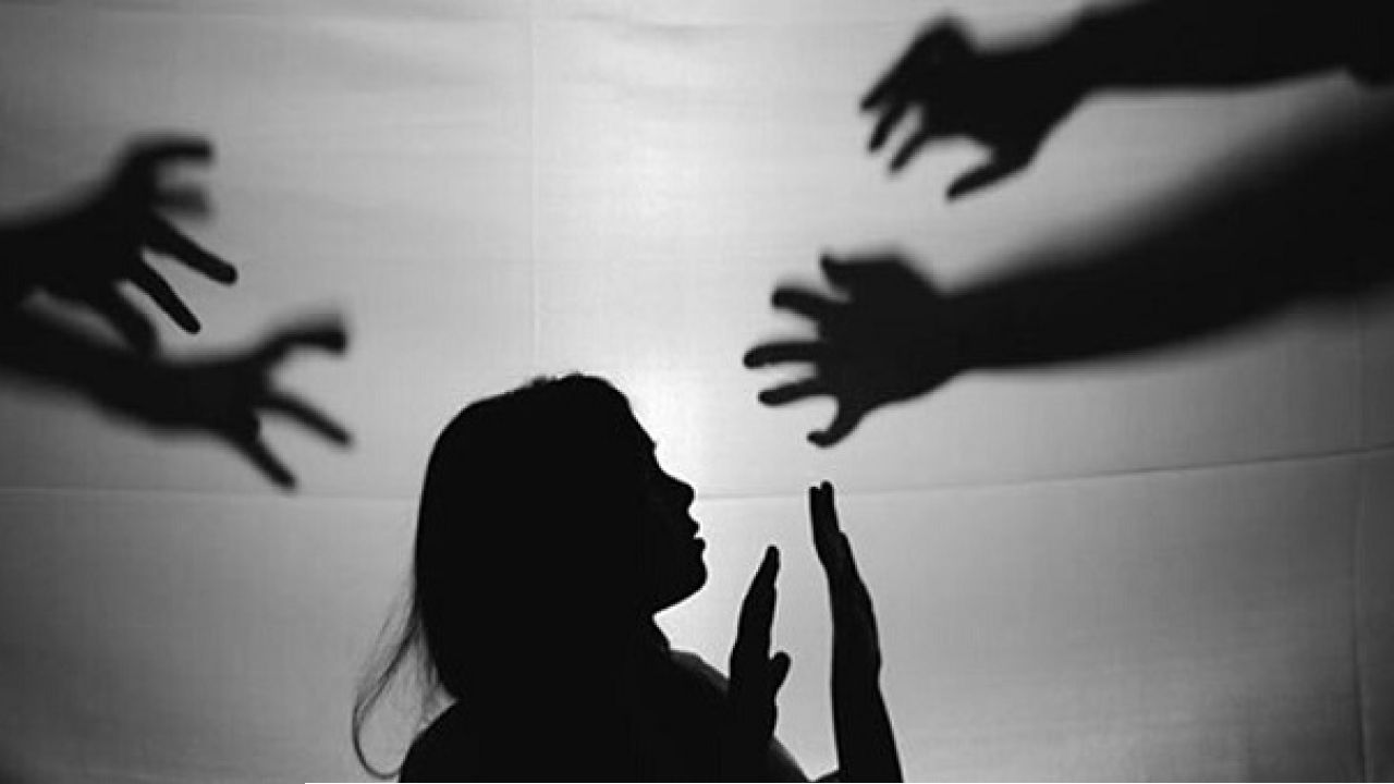 যাত্রীবাহী বাসে কিশোরীর সঙ্গে বন্ধুত্ব গড়ে গণধর্ষণ