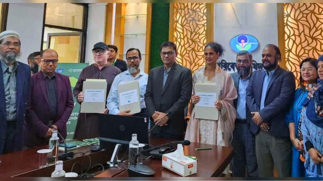 ঢাকার ১০০ স্কুলে ‘সিঙ্গেল ইউজ প্লাস্টিক ফ্রি মডেল স্কুল ক্যাম্পেইন’ শুরু