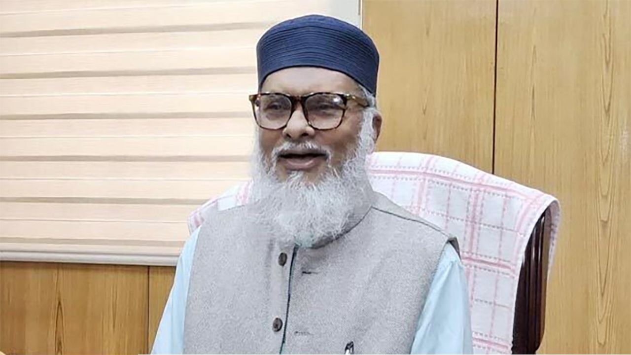 মন্ত্রী-সচিব আলেম থেকে হলে বাংলাদেশের চেহারা বদলে যাবে : ধর্ম উপদেষ্টা