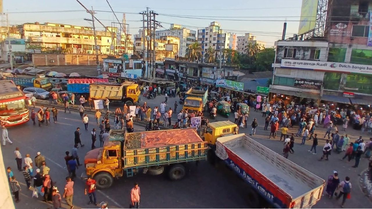 ফেনীতে বিএনপির প্রার্থীর নির্বাচনী পথসভায় হামলা ,আহত ১০