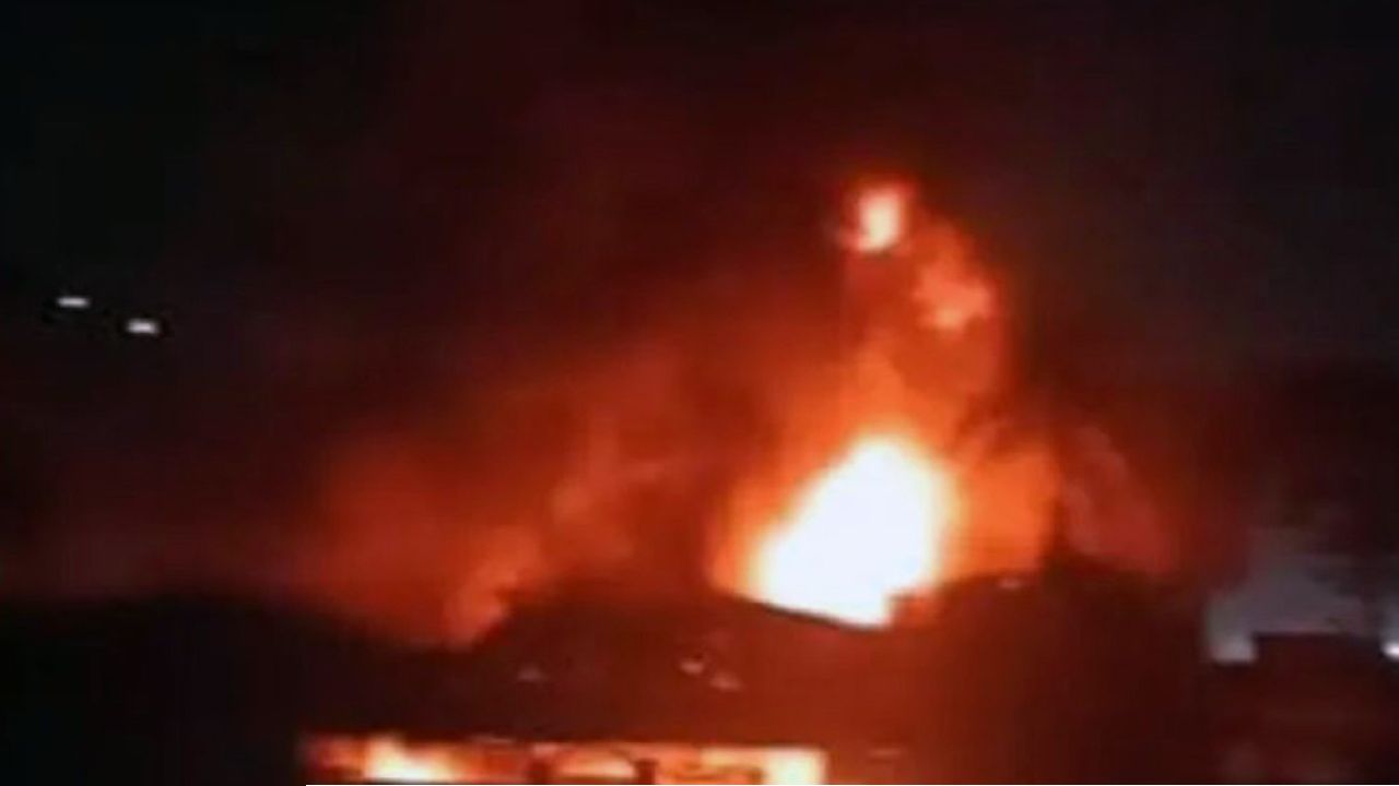 রাজধানীতে বহুতল ভবনে অগ্নিকাণ্ড