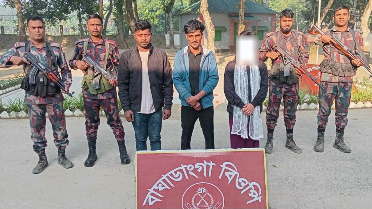 অবৈধভাবে ভারতে অনুপ্রবেশের সময় ৪ বাংলাদেশি আটক