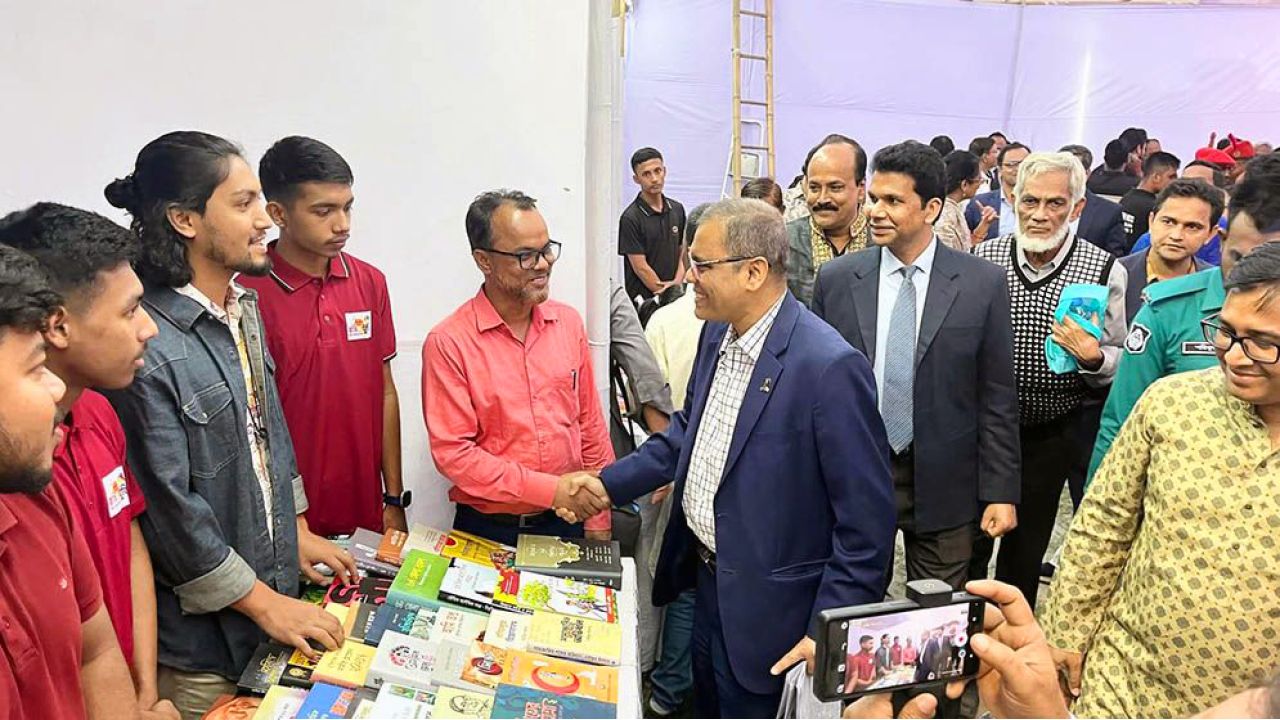 কুমিল্লায় ৯ দিনব্যাপী বইমেলা উদ্বোধন 