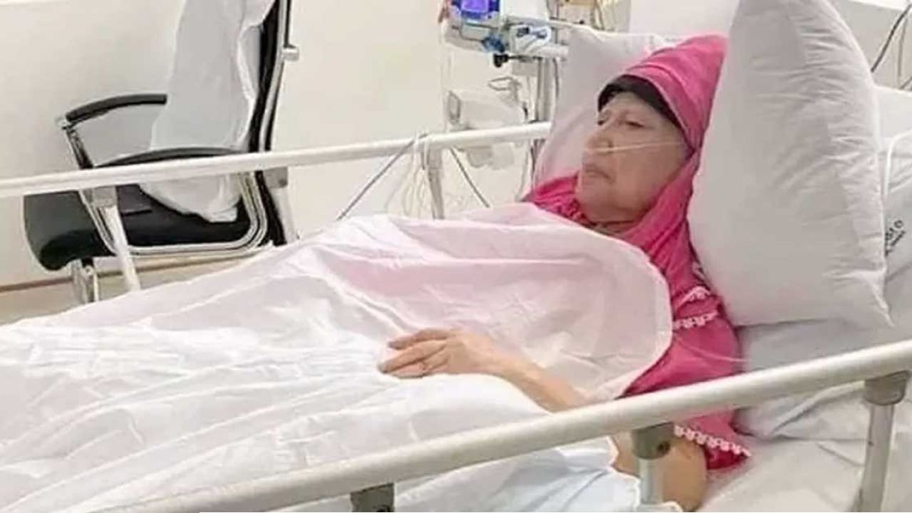 খালেদা জিয়ার সুস্থতা কামনায় সাদা দলের দোয়া মাহফিল