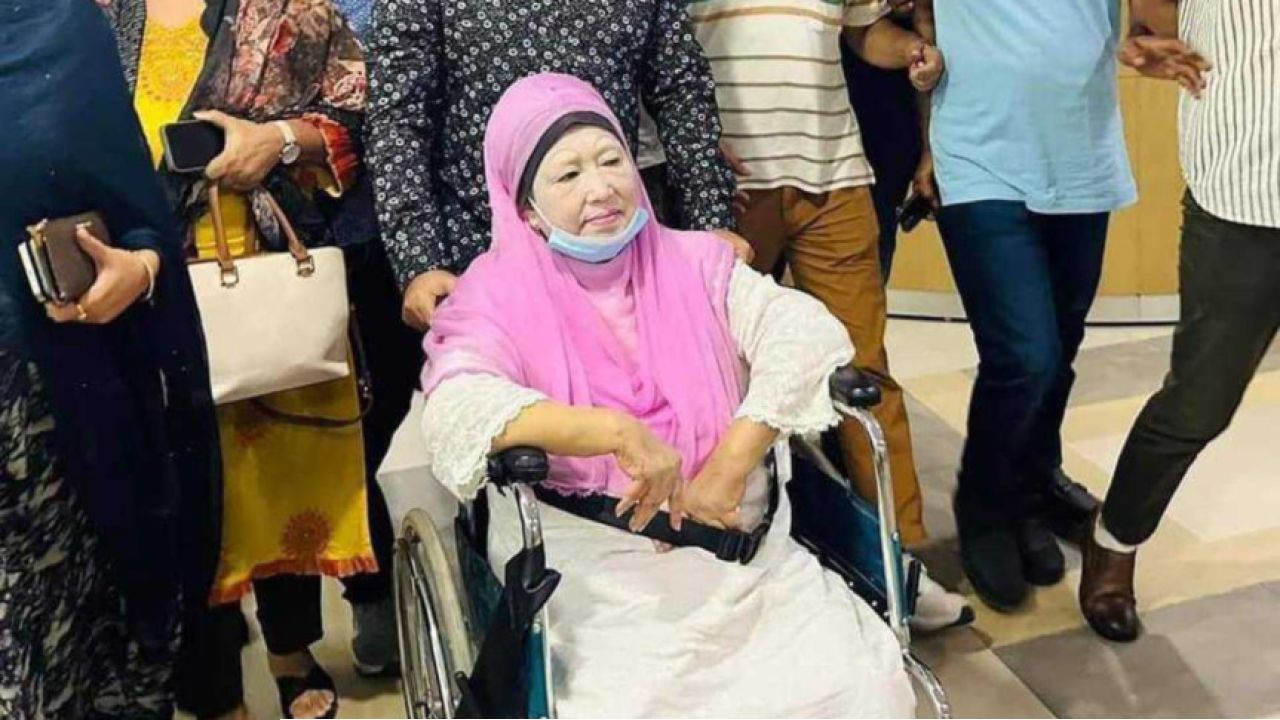 খালেদা জিয়াকে দেখতে হাসপাতালে : মির্জা ফখরুল ও আমির খসরু