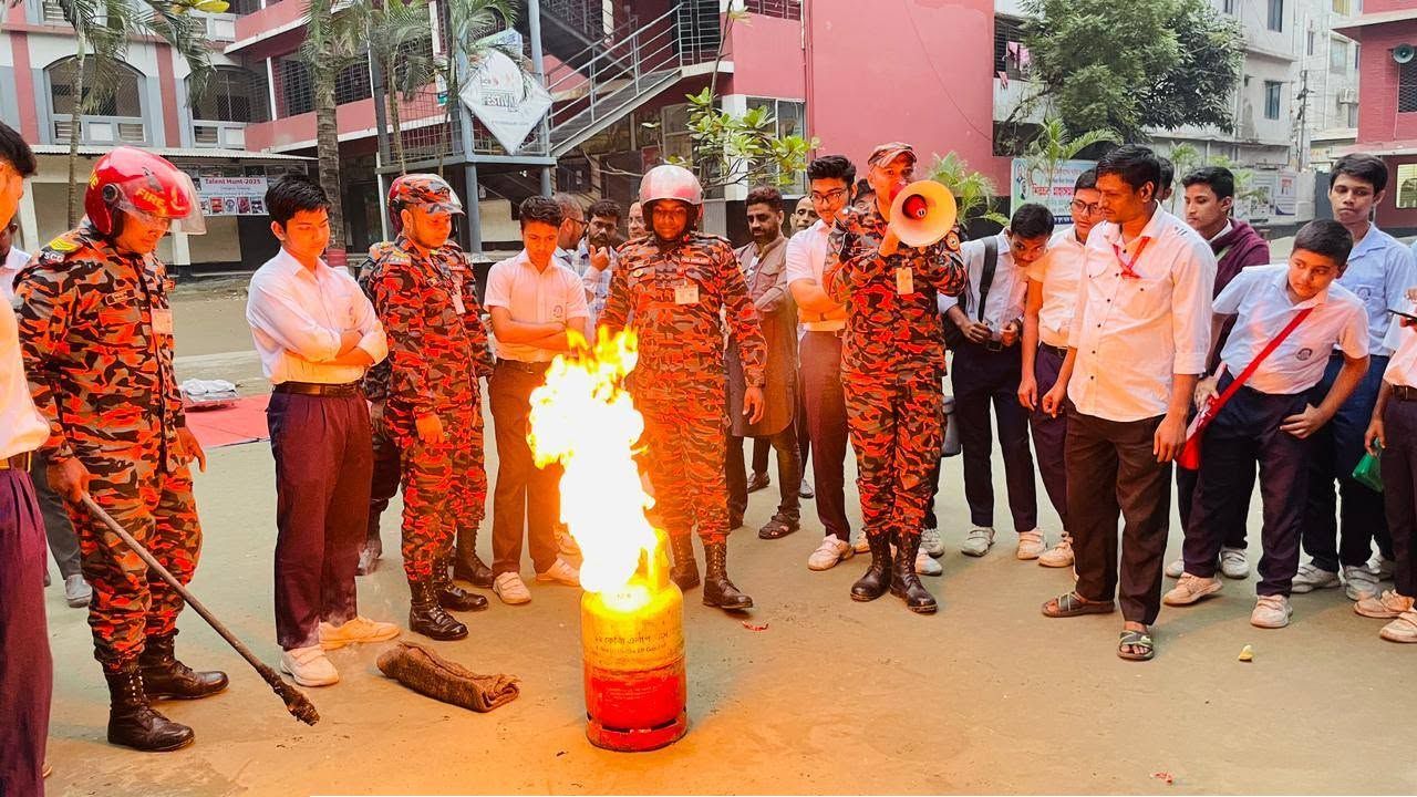 দুর্যোগ মোকাবিলায় ফায়ার সার্ভিসের বিশেষ প্রস্তুতি মহড়া