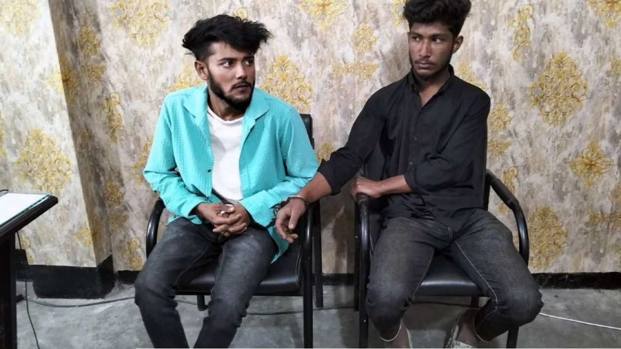 কুমিল্লা মেঘনা নদীপথে চাঁদাবাজির অভিযোগে আটক ২