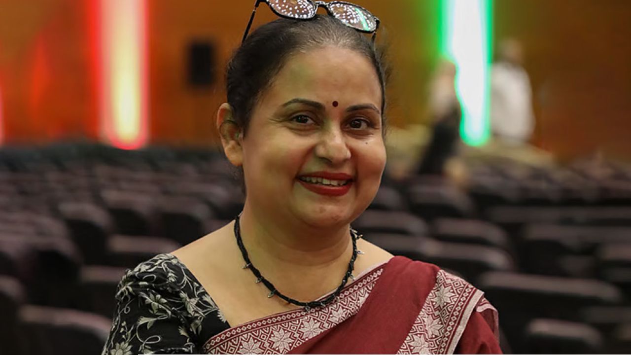 ফেসবুকের ফেইক আইডি নিয়ে বিপাকে অভিনেত্রী আফসানা মিমি