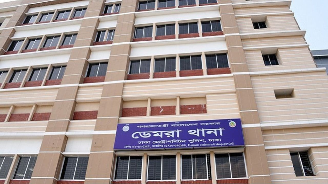 সিগারেট সেবনের ছবি তুলে হুমকি দিয়ে চাঁদা দাবি