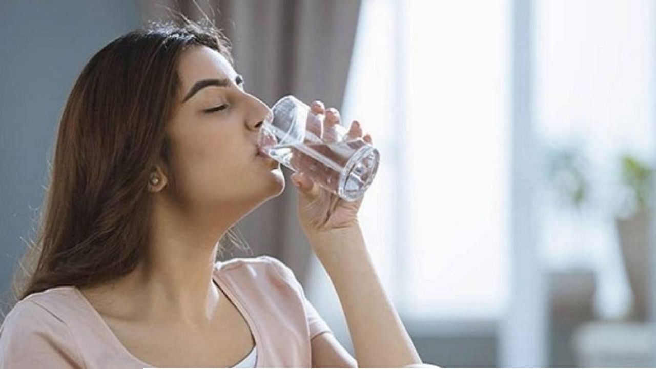 ধীরে ধীরে পানি পান করার উপকারিতা