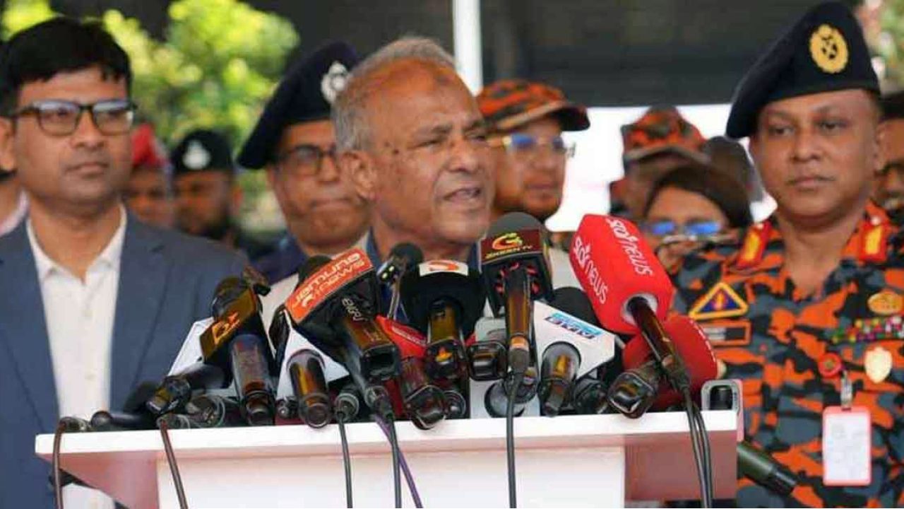 ভারী অস্ত্র উদ্ধারে সরকারের কোনও ব্যর্থতা নেই: স্বরাষ্ট্র উপদেষ্টা