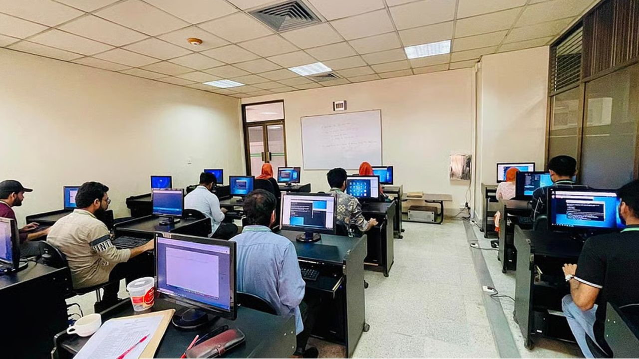 বিনামূল্যে ২লাখ টাকার আইটি প্রশিক্ষণ, কোর্স শেষে চাকরির নিশ্চয়তা