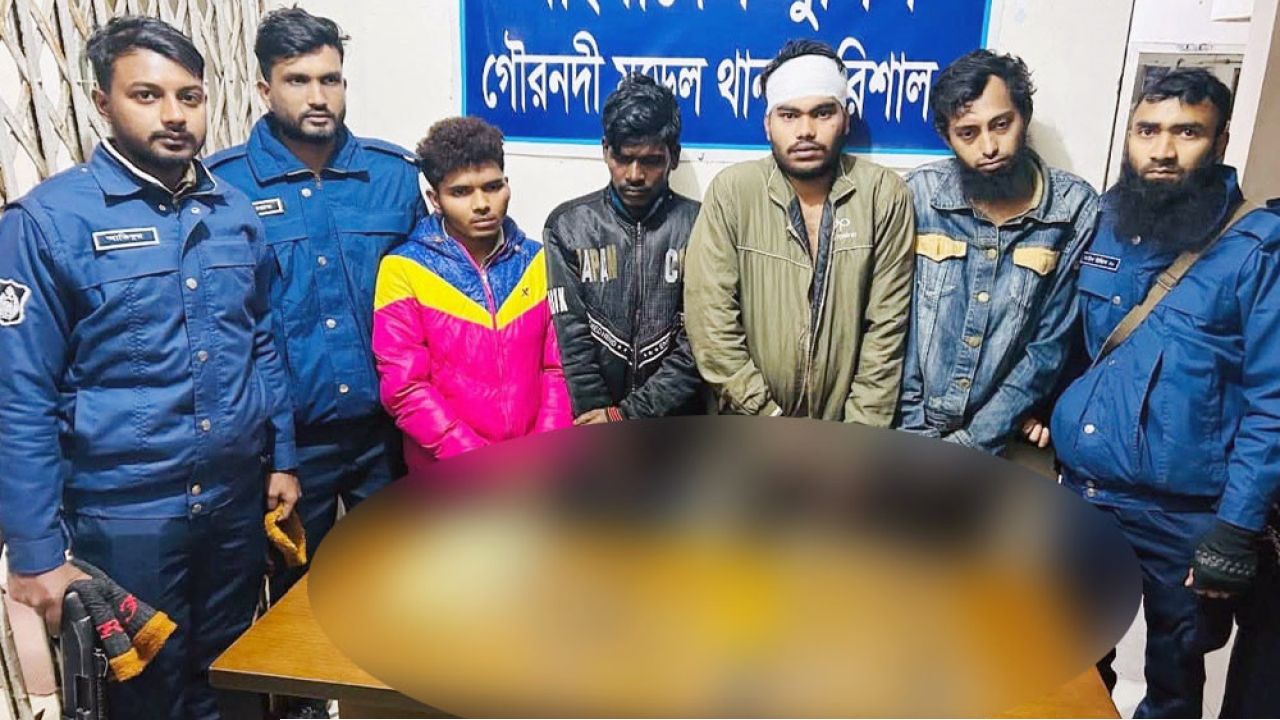 গৌরনদীতে ডাকাত সন্দেহে ৪ জনকে গণপিটুনি