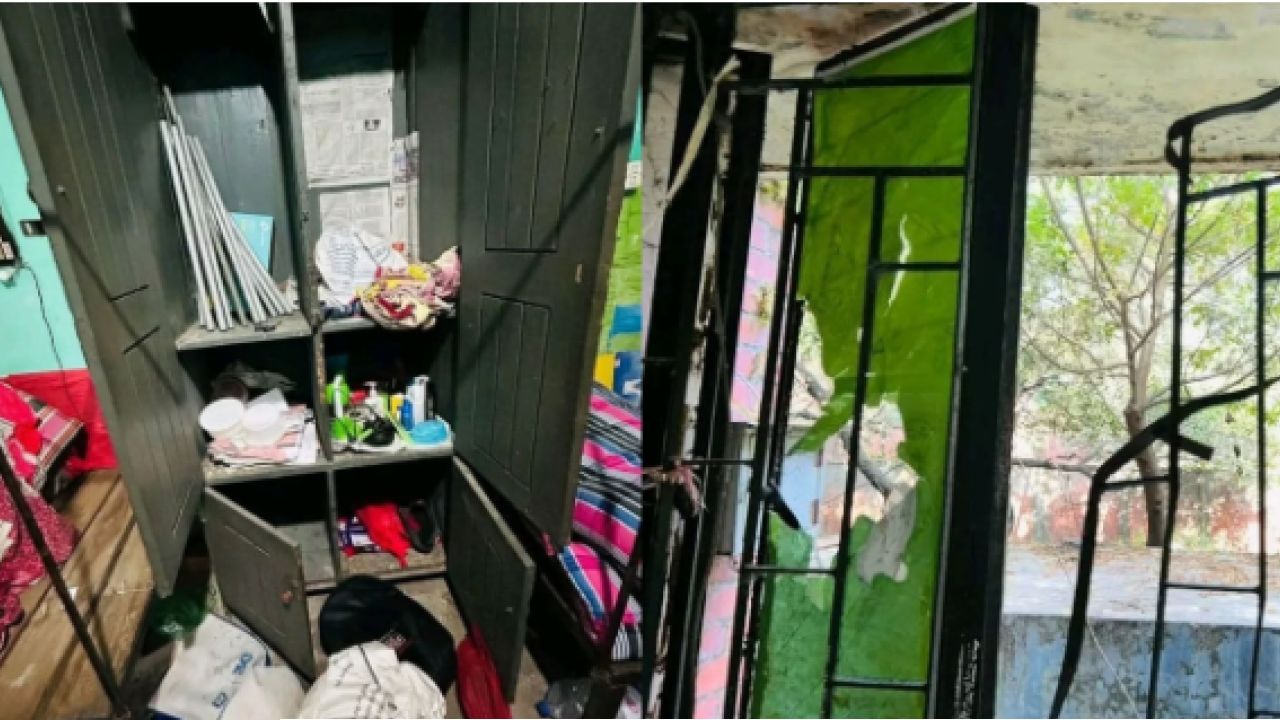 শেকৃবির শেরেবাংলা হলে জানলার গ্রিল কেটে দুর্ধর্ষ চুরি