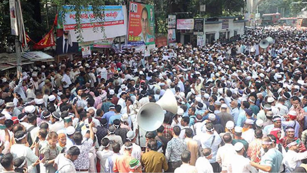 পরীক্ষা বন্ধ রেখে দাবিদাওয়া নিয়ে আন্দোলন: বদলি প্রক্রিয়া শুরু