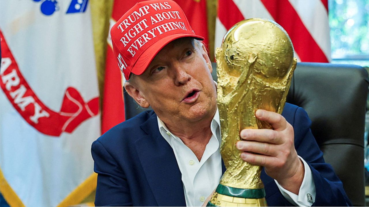 ফিফা শান্তি পুরস্কার নিতে বিশ্বকাপ ড্রয়ের মঞ্চে ডোনাল্ড  ট্রাম্প