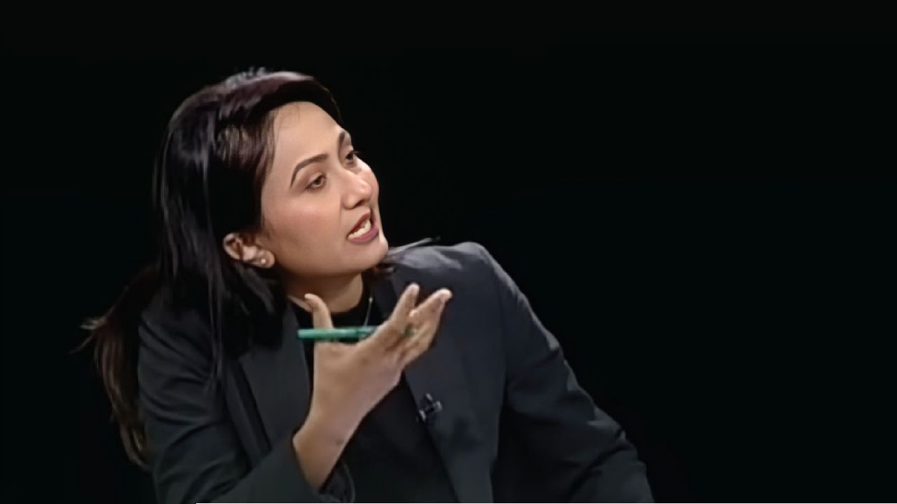 বঙ্গবন্ধুকে বিশ্বাসঘাতক বলায় ক্ষেপে গেলেন উপস্থাপিকা রোকসানা আনজুমান