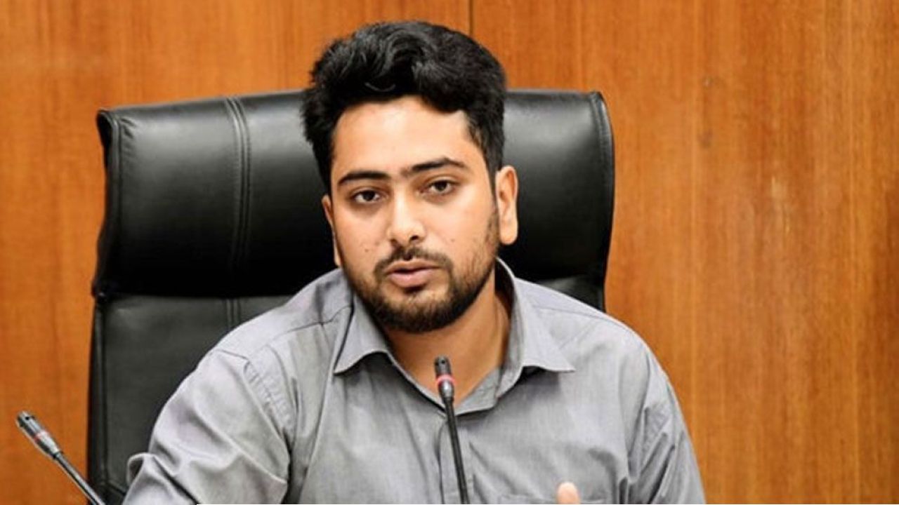 তিনটি রাজনৈতিক দল ‘গণতান্ত্রিক সংস্কার জোট’র মুখপাত্র নাহিদ ইসলাম