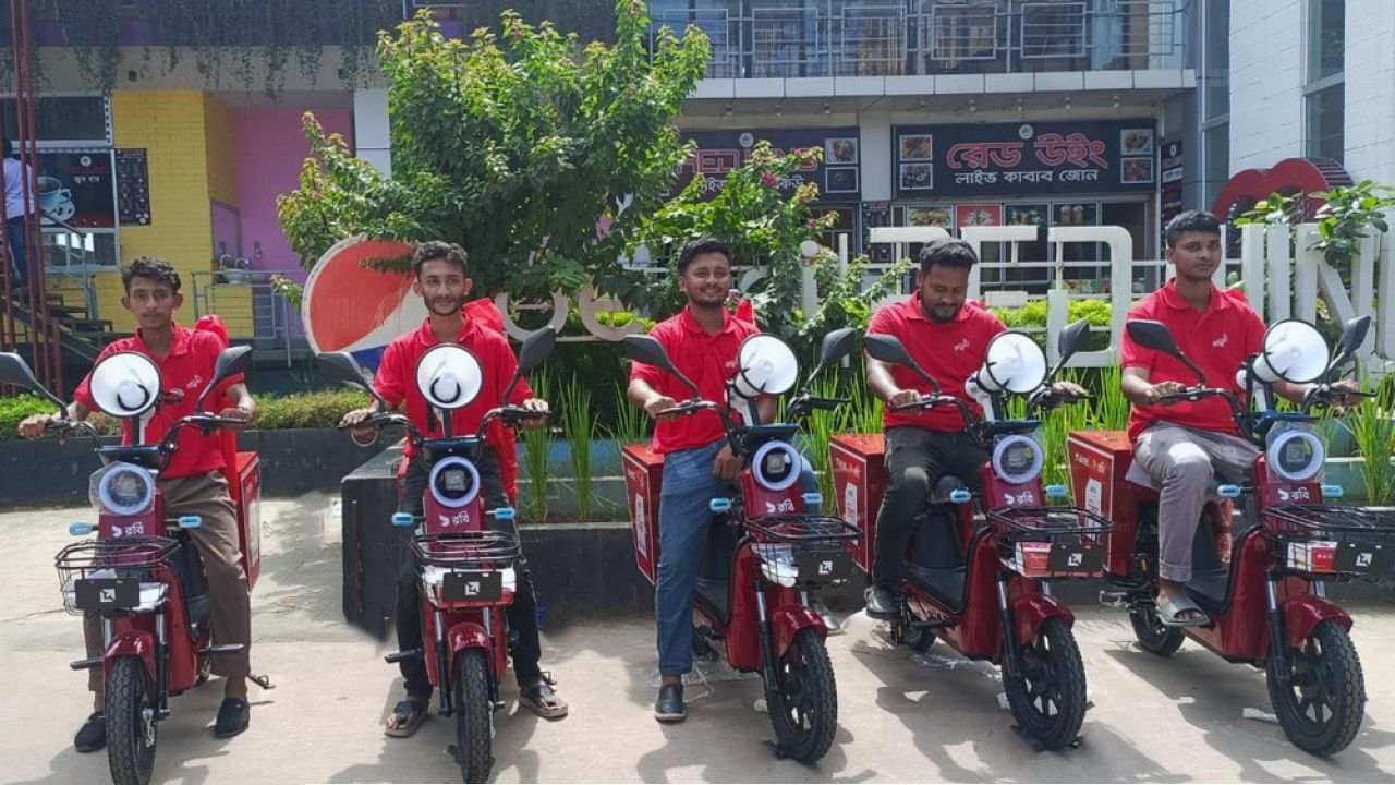 রবি’র মাঠকর্মীদের জন্য পরিবেশ-বান্ধব ‘সুপার বাইক’