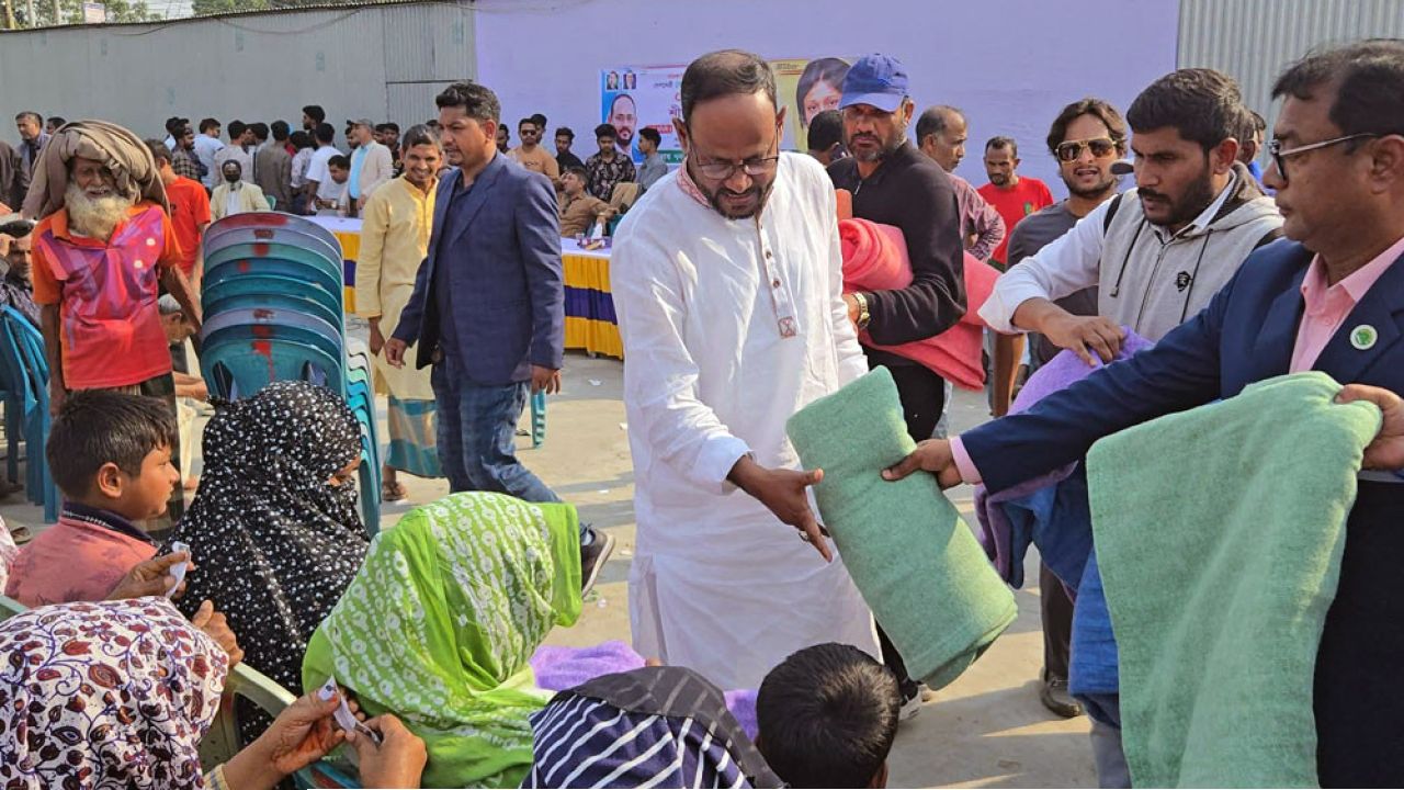 টাঙ্গাইলে কম্বল বিতরণের সময় যা বললেন সুলতান সালাহউদ্দিন টুকু