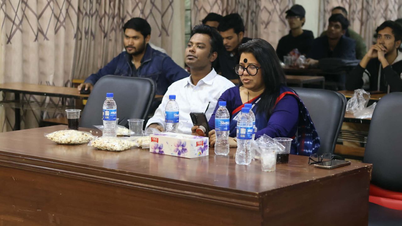 কুবিতে ফিল্ম সোসাইটির কর্তৃক চলচ্চিত্র প্রদর্শন ও নবীনবরণ