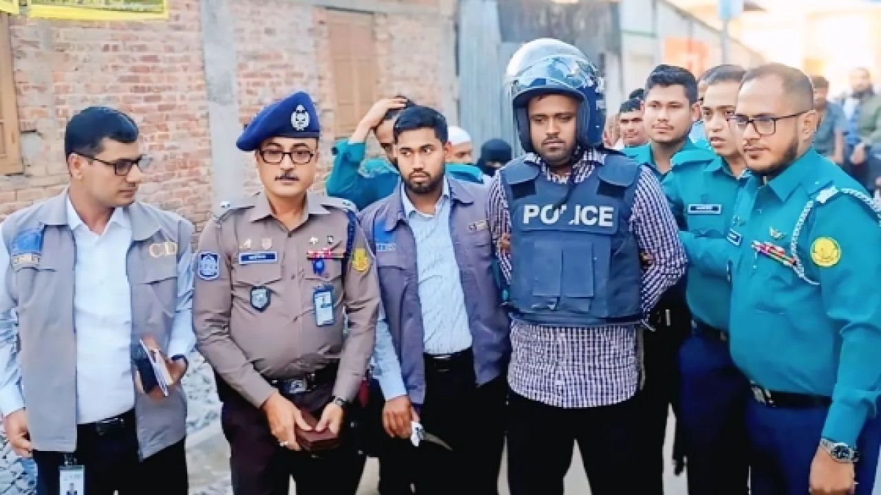 সিআইডি কর্মকর্তার উপর হামলাকারী সেই দুর্ধর্ষ সন্ত্রাসী গ্রেফতার