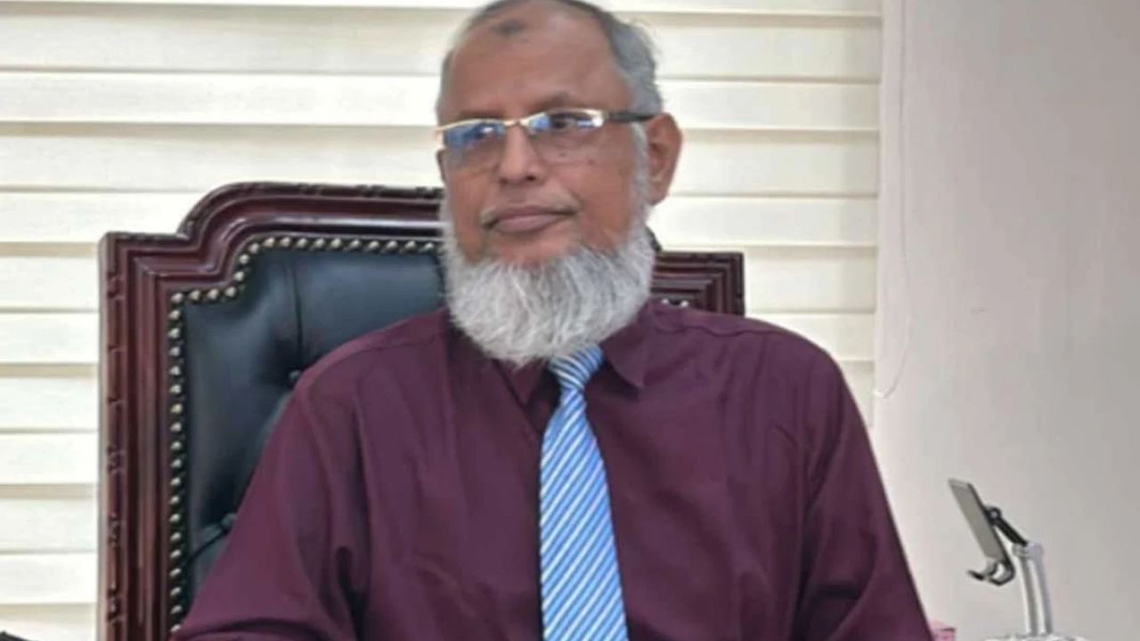 সরকারের কোনো পদে থেকে কেউ নির্বাচন করতে পারবেন না