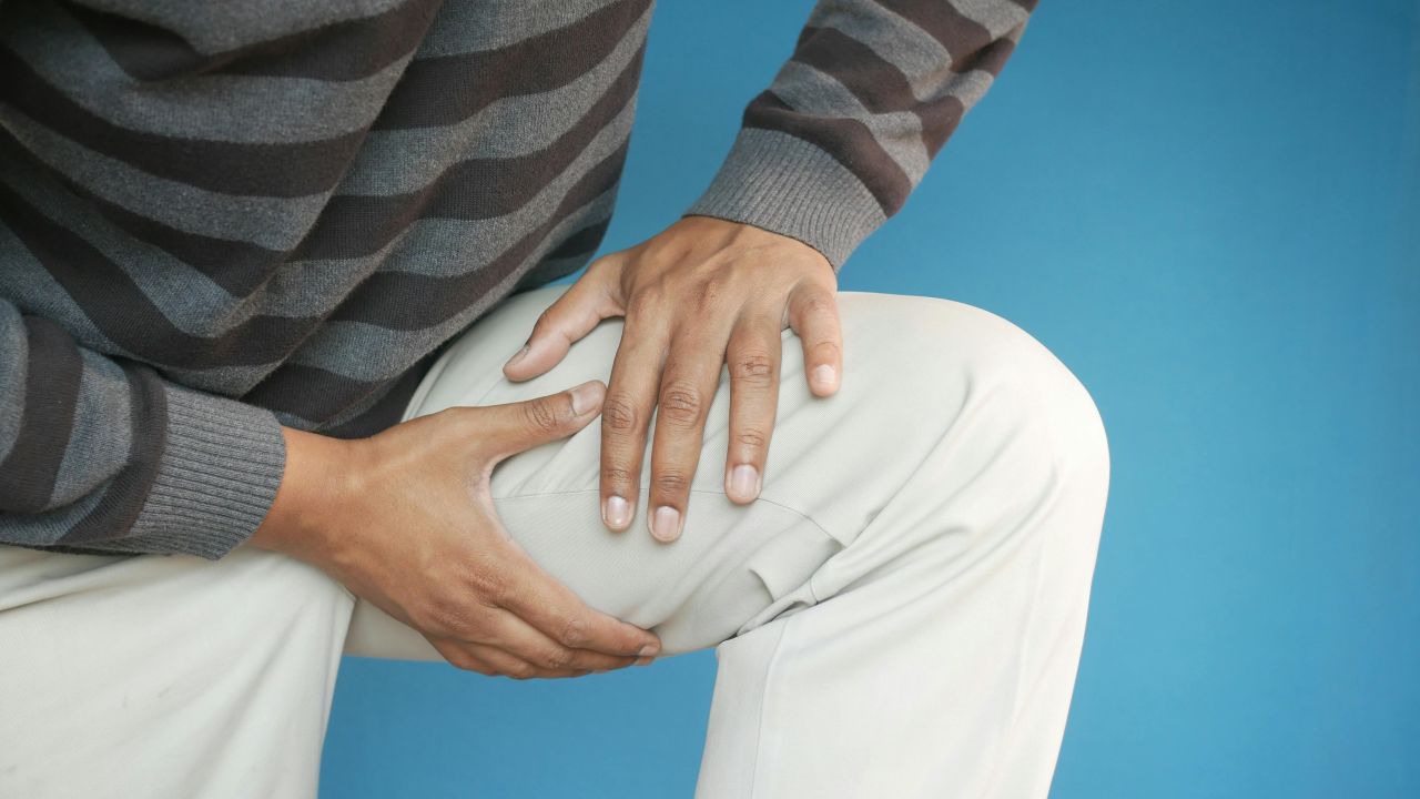 শীতে বাড়ছে জয়েন্টের ব্যথা জেনে নিন করণীয়