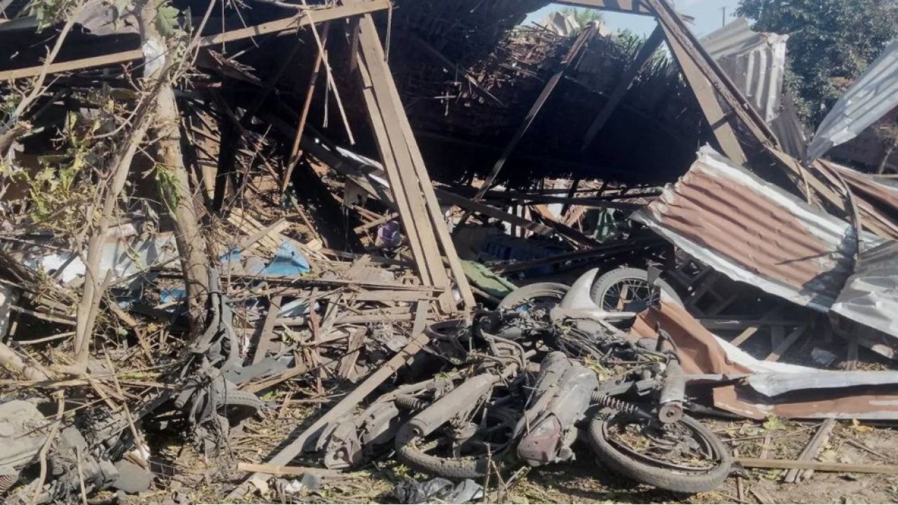 রাখাইনর একটি হাসপাতালে জান্তা সরকারের বোমা হামলা 